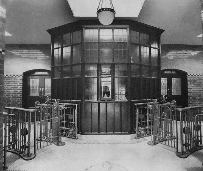 Erdington_Swimming_Baths_Entrance_circa_1955
